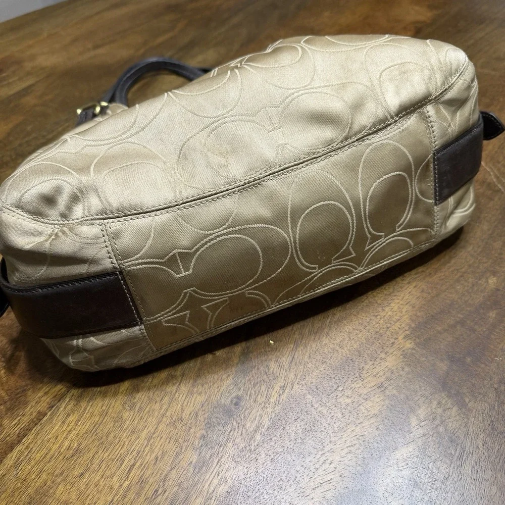 Coach Mia Maggie Hobo Shoulder Bag / Purse 16153 Horse Carriage Hang Tab